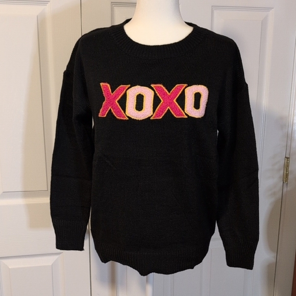 Women's Valentines Crew Neck Black XOXO Sweater NWOT Size Small - Picture 1 of 5